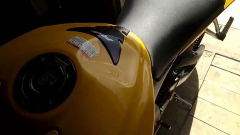 Вмятины на мотоцикле или скутере.